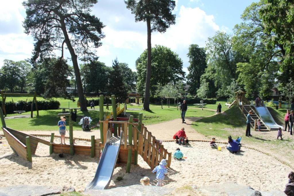 Risinghurst, Oxford, An Entire 2Beds, 2Bathrooms, Free Wi-Fi, Free Parking אוקספורד מראה חיצוני תמונה